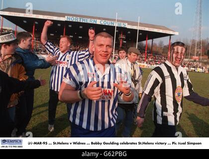 09 MARS 96. St Helens et Widnes. Bobbie Goulding célèbre la victoire de St.Helens Banque D'Images