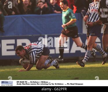 09-MAR-96 ... St Helens / Widnes ... Andy Northey marque l'essai gagnant pour St Helens Banque D'Images