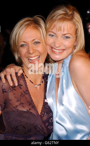 Les anciennes actrices Hollyoaks Kerrie Taylor et Terri Dwyer arrivent aux National Television Awards au Royal Albert Hall de Londres. Banque D'Images