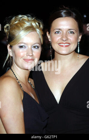 Les actrices Alexandra Fletcher, qui joue Jacqui Farnham et Diane Burke, qui joue Katie Rogers à Brookside, arrivent aux National Television Awards au Royal Albert Hall à Londres. Banque D'Images