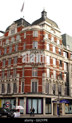 Vue générale de la boutique Harvey Nichols à Londres. Banque D'Images