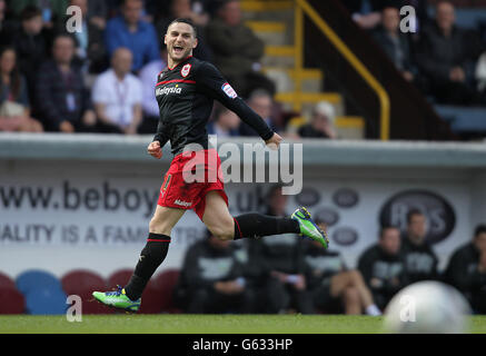 Craig Conway, de Cardiff City, célèbre les scores contre Burnley lors du match de championnat de la npower football League à Turf Moor, Burnley. Banque D'Images