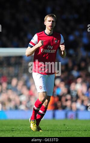 Football - Barclays Premier League - Fulham / Arsenal - Craven Cottage.Le per Mertesacker d'Arsenal fête son premier but du jeu Banque D'Images