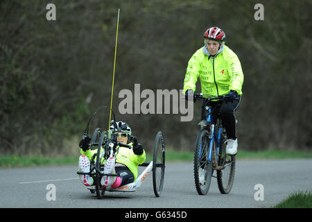 Claire Lomas charity cycle ride Banque D'Images