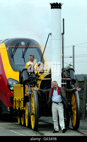 Sir Richard Branson se promène devant le Rocket de Stephenson et son nouveau train Virgin Voyager lors de sa visite au Musée national des chemins de fer de York. *....Sir Richard Branson était au musée pour lancer la nouvelle campagne de marketing touristique de la ville appelée 'Stay, juste un peu plus long.' Photo PA : Gareth Copley. Banque D'Images