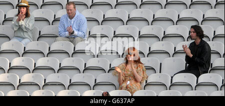 Cricket - LV = County Championship - Division One - Jour deux - Surrey v Sussex - Kia Oval Banque D'Images