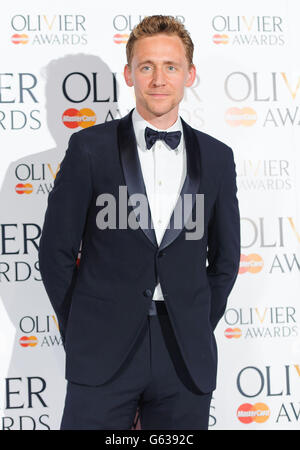 Tom Hiddleston dans la salle de presse des Olivier Awards 2013, à l'Opéra Royal, à Covent Garden, dans le centre de Londres. Banque D'Images