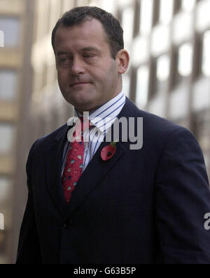 Paul Burrell, l'ancien maître d'hôtel de la princesse Diana, arrive au Old Bailey. Burrell fait face à trois accusations de vol le 30 juin 1998 ou avant, après que la police a découvert plus de 300 articles appartenant à la princesse tardive et à sa famille. Banque D'Images