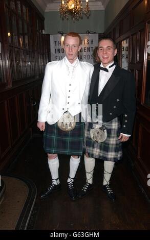 Les acteurs Martin Compston (à droite) et William Ruane arrivent au British Independent film Awards, à Pasha, Londres. Banque D'Images