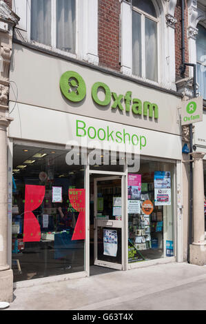 Oxfam Bookshop, Balham High Road, Balham, Département de Wandsworth, Greater London, Angleterre, Royaume-Uni Banque D'Images