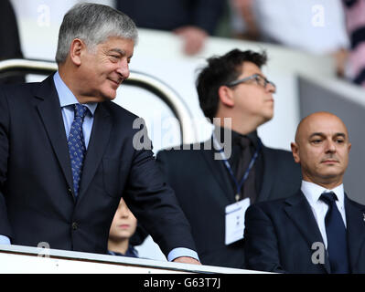 David Bernstein (à gauche), président de FA, et Daniel Levy (à droite), président de Tottenham Hotspur, dans l'encadré des réalisateurs lors du match de la Barclays Premier League à White Hart Lane, Londres.APPUYEZ SUR ASSOCIATION photo.Date de la photo: Dimanche 19 mai 2013.Voir PA Story FOOTBALL Tottenham.Le crédit photo devrait se lire: Stephen Pond/PA Wire. Banque D'Images