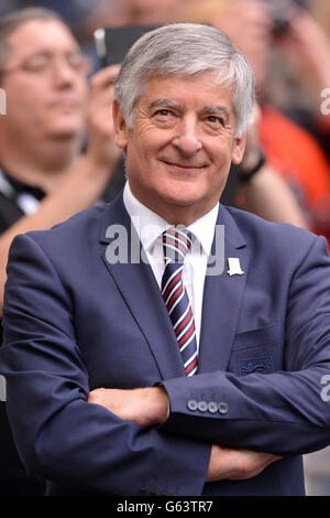 Football - coupe FA - finale - Manchester City / Wigan Athletic - Stade Wembley.David Bernstein, président du FA, avant le lancement Banque D'Images