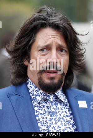 Salon de fleurs de Chelsea, à droite.Laurence Llewelyn-Bowen assiste au RHS Chelsea Flower Show, à Londres. Banque D'Images