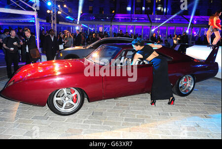 Michelle Rodriguez arrive à la première mondiale après la fête de Fast and Furious 6 qui s'est tenue à Somerset House à Londres. Banque D'Images