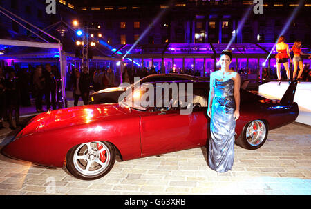 Gina Carano arrive à la première mondiale après la fête de Fast and Furious 6 qui s'est tenue à Somerset House à Londres. Banque D'Images