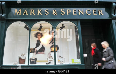 Vue générale d'un magasin Marks and Spencer à York, dans le North Yorkshire. Banque D'Images