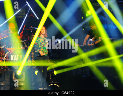 The Graham Norton Show - Londres.Katy B se produit pendant le tournage du spectacle Graham Norton de cette semaine aux London Studios à Londres. Banque D'Images