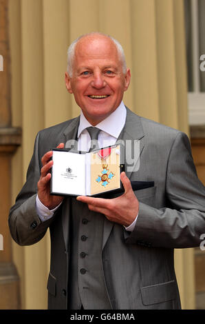 D'investiture au palais de Buckingham Banque D'Images