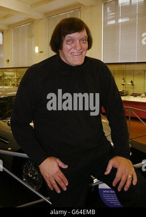 Richard Kiel, qui a joué « Jaws » dans les films de James Bond, au Musée des Sciences de Londres. L'exposition est une rétrospective des souvenirs de Bond, coïncidant avec le lancement du nouveau film. Banque D'Images