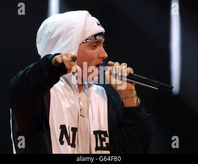 LE rappeur AMÉRICAIN Eminem en scène lors des MTV Europe Music Awards 2002, au Palazzo Sant Jordi, Barcelone, Espagne. Banque D'Images