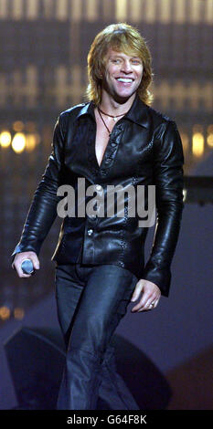 Jon bon Jovi, du groupe américain de rock bon Jovi, se présentant lors des MTV Europe Music Awards 2002, au Palazzo Sant Jordi. Banque D'Images