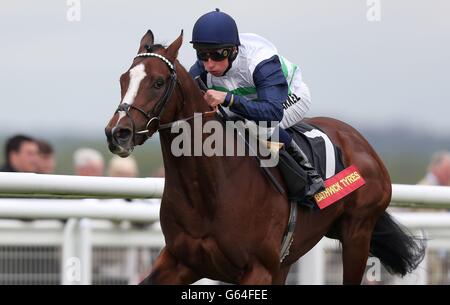 Zanetto est monté par William Buick sur le chemin de la victoire dans les bathwick Tyres Carnarvon Stakes pendant le Scope & SIA Charity Raceday à Newbury. Champ de courses. APPUYEZ SUR PHOTO D'ASSOCIATION. Date de la photo: Vendredi 17 mai 2013. Voir PA Story RACING Newbury. Le crédit photo devrait se lire comme suit : David Davies/PA Wire Banque D'Images