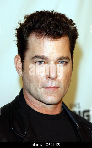 Prix ray Liotta VH-1.L'acteur Ray Liotta arrive aux VH-1 Big in 2002 Awards à l'Auditorium olympique de Los Angeles. Banque D'Images