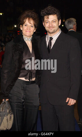 L'acteur Andy Serkis et son épouse l'actrice Lorraine Ashbourne arrivent à l'Odeon Leicester Square, Londres, pour la première britannique de Lord of the Rings: The Two Towers. Banque D'Images