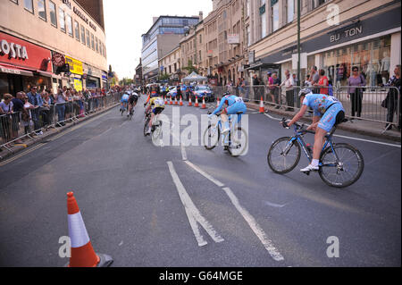 Cyclisme - 2013 Milk Race - Nottingham.Vue générale de la course de lait Men's Elite qui a eu lieu dans les rues du centre-ville de Nottingham. Banque D'Images