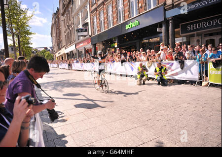 Wigle Honda Dani King célèbre la victoire de la course Women's Elite lors de la course de lait à travers le centre-ville de Nottingham. Banque D'Images