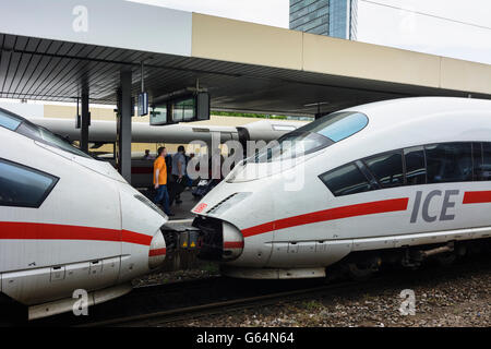 Les trains ICE 3 de la Deutsche Bahn (DB AG ) dans la gare de Mannheim, Mannheim, Allemagne, Bade-Wurtemberg, Kurpfalz Banque D'Images