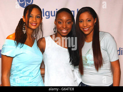 Garage trio mis-Teeq (à partir de la gauche) Alesha, Sabrina et su-Elise lors d'une séance photo avant leur performance au Girlguiding UK Big Gig à Wembley Arena, West London. Le public du concert de musique pop sera composé de guides exclusifs. Banque D'Images