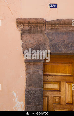 Porte dans la ville de Cusco, Pérou Banque D'Images