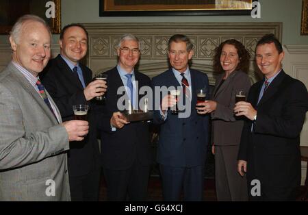 Le Prince Charles Beer tasting Banque D'Images