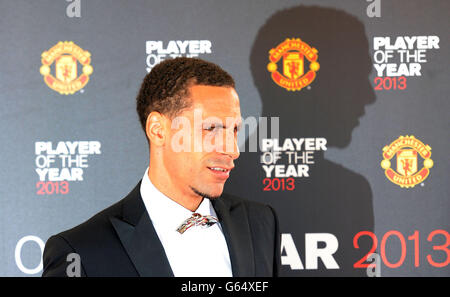 Football - Manchester United Player of the Year Awards - Old Trafford.Le Rio Ferdinand de Manchester United arrive aux Manchester United Player of the Year Awards à Old Trafford, Manchester. Banque D'Images