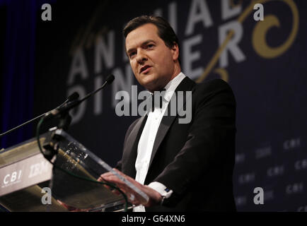 Le chancelier de l'Échiquier George Osborne s'adresse au dîner CBI annuel qui s'est tenu à l'hôtel Grosvenor House de Londres. Banque D'Images