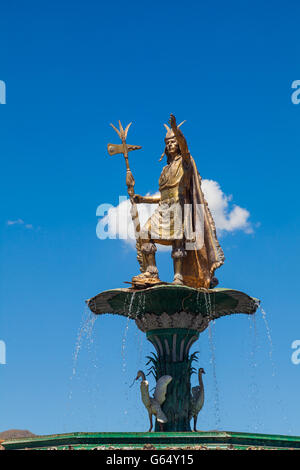 Statue de l'Inca Pachacuti dans la Plaza de Armas, Cusco, Pérou Banque D'Images