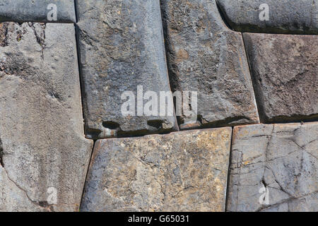 Image abstraite de la Murs en pierre massive de Sacsayhuaman forteresse Inca à Cusco, Pérou Banque D'Images