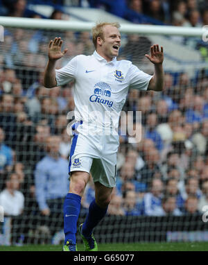 Soccer - Barclays Premier League - Chelsea / Everton - Stamford Bridge.Steven Naismith d'Everton célèbre son premier but Banque D'Images