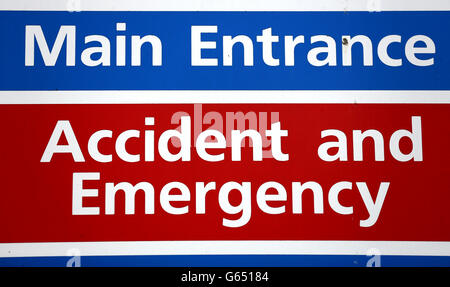 Vue générale d'un panneau d'accident et d'urgence à l'hôpital Hinchingbrooke de Huntingdon, Cambridgeshire. Banque D'Images