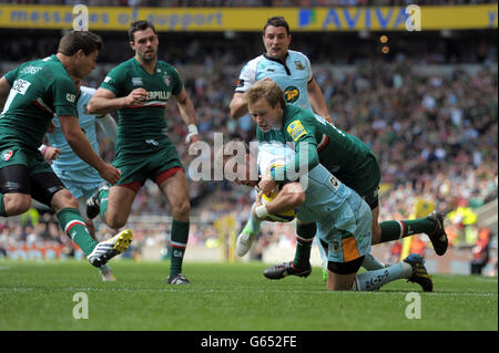 Stephen Myler de Northampton marque un essai lors de la première finale d'Aviva à Twickenham, Londres. Banque D'Images