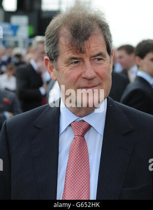 JP McManus après le cheval Magicien a gagné les Tattersalls Irish 2,000 Guinéas pendant la Tattersalls Irish 2000 Guinéas Day au Curragh Racecourse, comté de Kildare. Banque D'Images