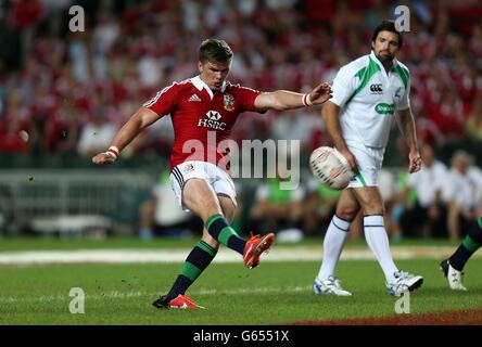 Rugby Union - 2013 British and Irish Lions Tour - Barbarians contre British and Irish Lions - Hong Kong Stadium. Owen Farrell, les Lions britanniques et irlandais, s'en prend à l'objectif Banque D'Images