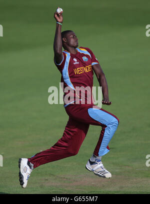 Cricket - Trophée des champions de l'ICC - Match d'échauffement - Australie / Antilles - Stade SWALEC.West Indies Bowler Jason Holder lors du Trophée des champions de la CCI, Warm Up Match au SWALEC, Cardiff. Banque D'Images