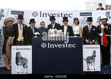 Les courses de chevaux - Investec Derby Day - Epsom Downs Racecourse Banque D'Images