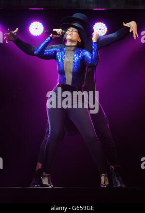 Alicia Keys se produit sur scène au NIA, Birmingham. Banque D'Images