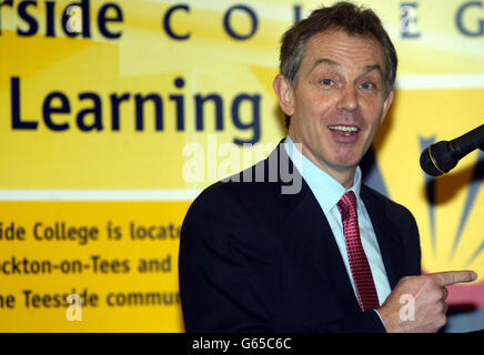 Le Premier ministre Tony Blair prononce un discours au Stockton College, à Teesside, lors de sa visite dans le Nord. Banque D'Images