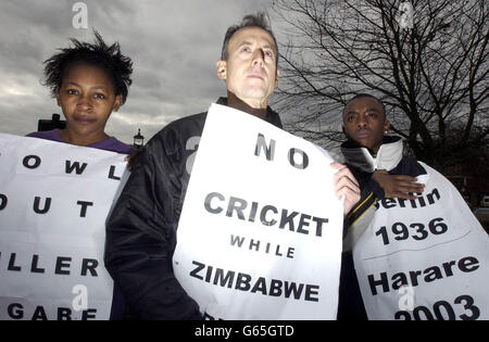 Peter Tatchell - Protestation de cricket Banque D'Images