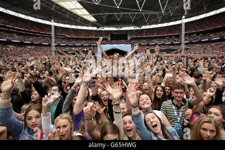 Capital FM Summertime ball - Londres.Une vue de la foule au Capital FM Summertime ball à Wembley à Londres. Banque D'Images