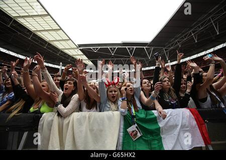 Capital FM Summertime ball - Londres.Une vue de la foule au Capital FM Summertime ball à Wembley à Londres. Banque D'Images